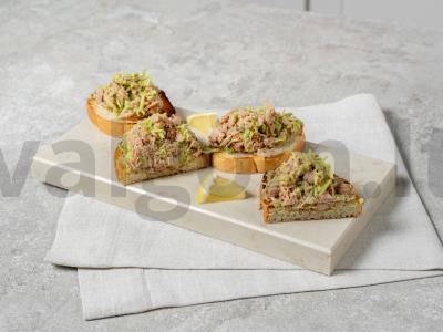 Avokadų ir tuno tostai pagrindine nuotrauka