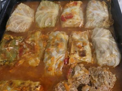 Kopūstai su pomidorų pasta ir prieskoniais pagrindine nuotrauka