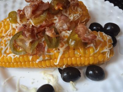 Kukurūza su mocarela, jalapeño ir keptu rūkytu bekonu pagrindine nuotrauka