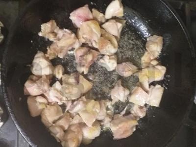 Stikliniai makaronai funčozos su vištiena ir žaliąja pupelių Žingsnis 1