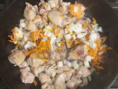 Stikliniai makaronai funčozos su vištiena ir žaliąja pupelių Žingsnis 2