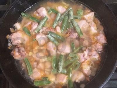 Stikliniai makaronai funčozos su vištiena ir žaliąja pupelių Žingsnis 3