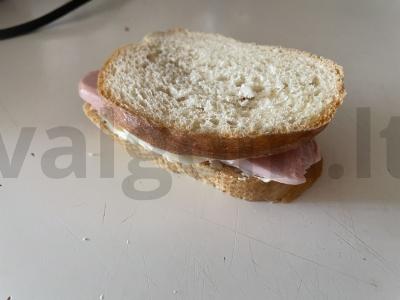 Traškus karštas sumuštinis elektrinėje grilyje su mocarelos sūriu Žingsnis 5