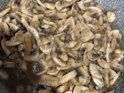 Šampinjonai grietinėlės padaže Žingsnis 2