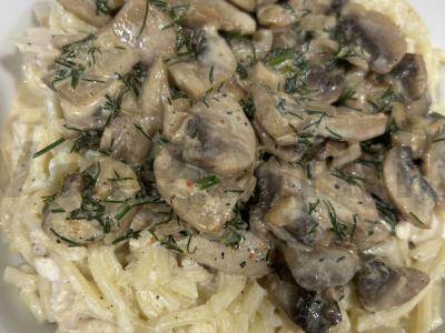 Šampinjonai grietinėlės padaže pagrindine nuotrauka