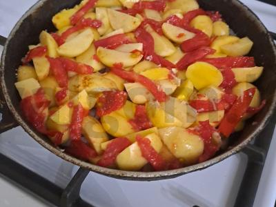 Bulvės su mėsa, daržovėmis ir sūriu Žingsnis 5