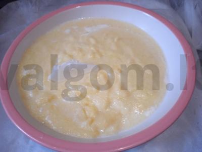 Pieninė košė su polenta, braškių uogiene, kiviu ir mėlynėmis Žingsnis 4