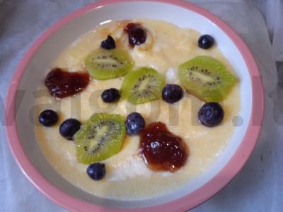 Pieninė košė su polenta, braškių uogiene, kiviu ir mėlynėmis Žingsnis 6