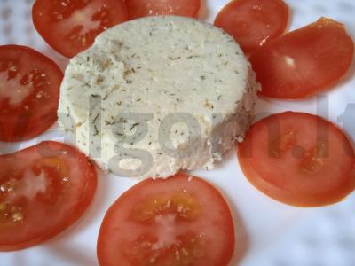 Namų minkštas sūris iš kefyro pagrindine nuotrauka