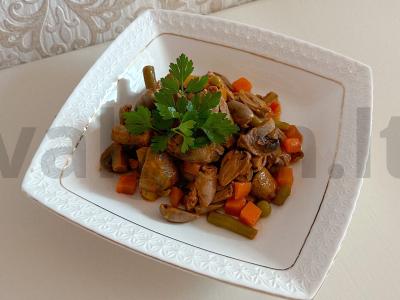 Vištienos širdelės su pievagrybiais ir meksikietiška daržovių mišiniu pagrindine nuotrauka