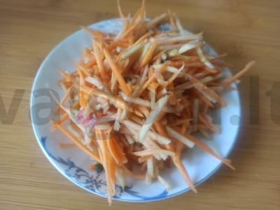 Salotas „Vaikų fantazija“ su cinamonu ir kondensuotu pienu pagrindine nuotrauka