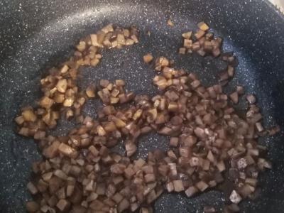 Labai skanūs bulviniai blynai su grybais Žingsnis 4