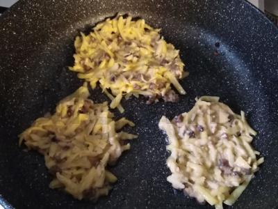 Labai skanūs bulviniai blynai su grybais Žingsnis 8