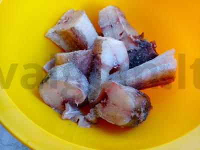 Menkių filė su karamelizuotais svogūnais Žingsnis 1