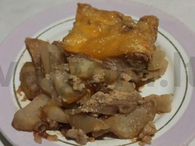 Keptas mėsa su bulvėmis po sūrio plutele pagrindine nuotrauka