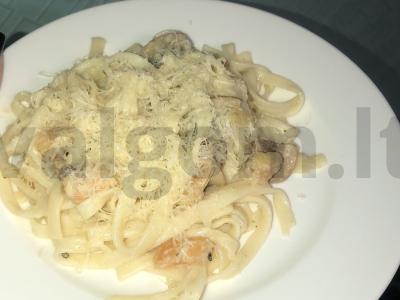 Makaronai su krevetėmis ir grybais pagrindine nuotrauka