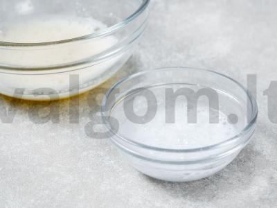 Morkų apkepas su manų kruopomis Žingsnis 2