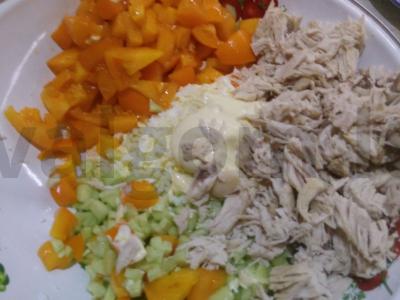 Šiltas salotas su vištienos krūtinėle ir pomidorais Žingsnis 3