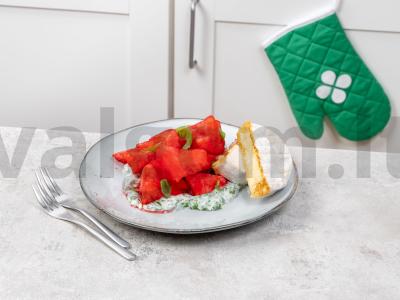 Salotas su arbūzu ir kamamberu pagrindine nuotrauka