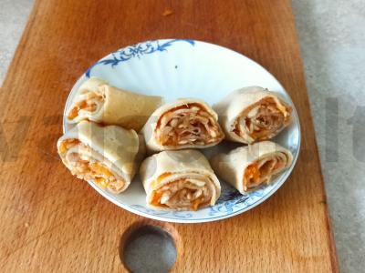 Blynai su persikų ir obuolių įdaru pagrindine nuotrauka