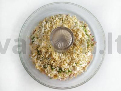 Salotas „Granatų apyrankė“ su rūkytomis vištienos krūtinėlėmis Žingsnis 2