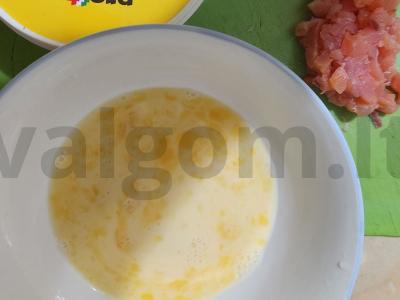 Kiaušinių blynai su lašišos ir rikotos įdaru Žingsnis 1