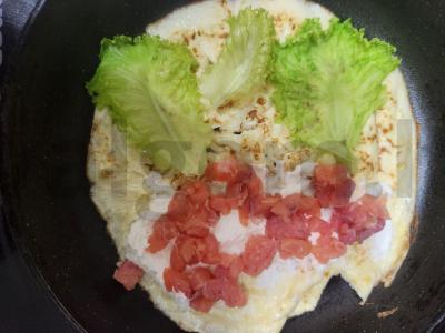 Kiaušinių blynai su lašišos ir rikotos įdaru Žingsnis 3