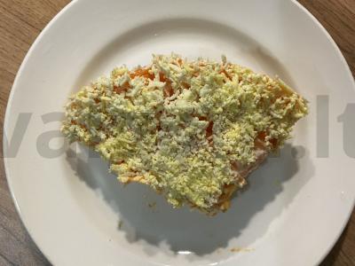 Sotūs salotas „Mimoza“ su žuvies konservais pagrindine nuotrauka