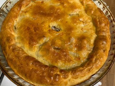 Vištienos ir bulvių pyragas su sviestu pagrindine nuotrauka