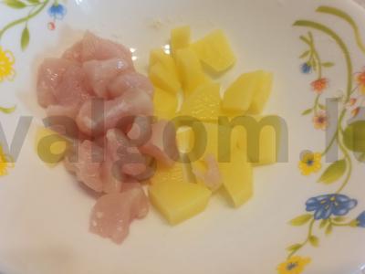 Aštrus vištiena su bulvėmis Žingsnis 1