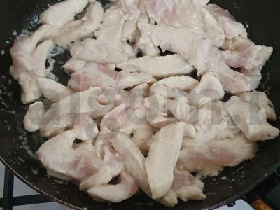 Udon makaronai su vištiena ir daržovėmis Žingsnis 4