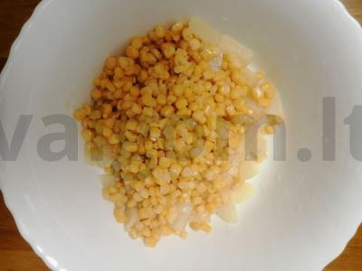 Daržovių salotos „Skonių vaivorykštė“ su kiaušiniu ir sūriu Žingsnis 6