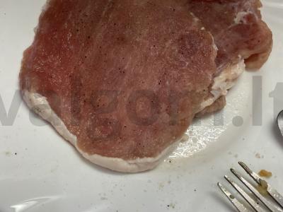 Kiaulienos kotletai su džiūvėsėliais Žingsnis 1