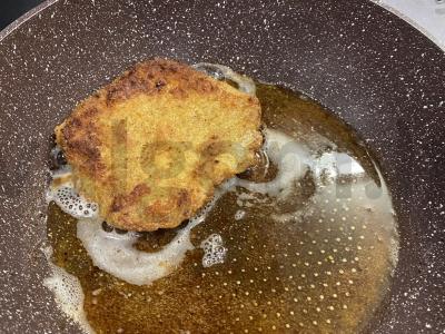 Kiaulienos kotletai su džiūvėsėliais Žingsnis 4