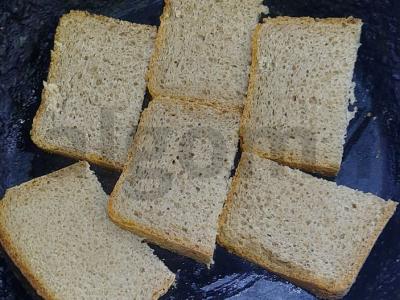 Sumuštiniai su duona, sūriu, majonezu ir česnaku Žingsnis 2