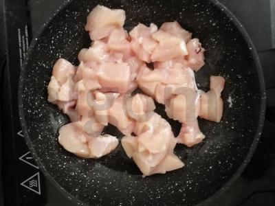 Vištienos krūtinėlė su daržovėmis ir sūriu Žingsnis 2