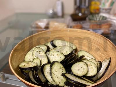 Kepti baklažanai su prieskoniais Žingsnis 1