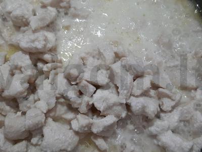 Vištienos krūtinėlės ir sultingo ananaso salotas Žingsnis 1