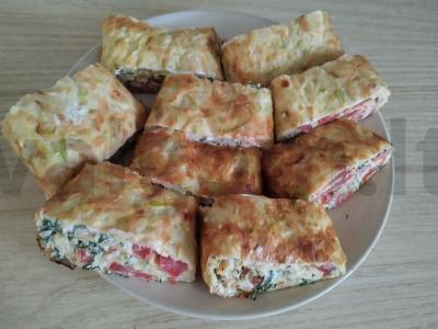 Cukinijų ritinys su pomidorais ir žolelėmis pagrindine nuotrauka