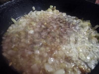 Vištienos viduriai, troškinti vyno padaže Žingsnis 2