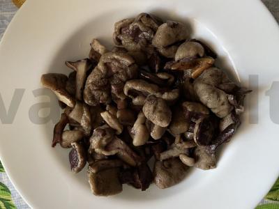 Orzo makaronai grietinėlės padaže su grybais ir pomidorais Žingsnis 2