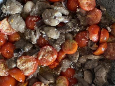 Orzo makaronai grietinėlės padaže su grybais ir pomidorais Žingsnis 4