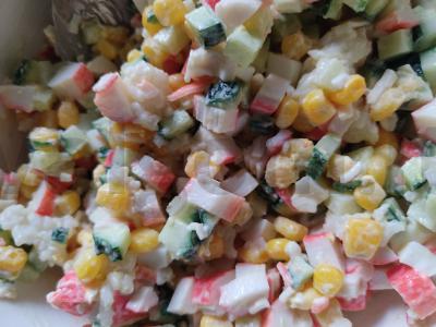 Krabų salotas „Kiekvienai dienai“ pagrindine nuotrauka