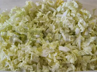 Salotos su krabų lazdelėmis ir Pekino kopūstu Žingsnis 1