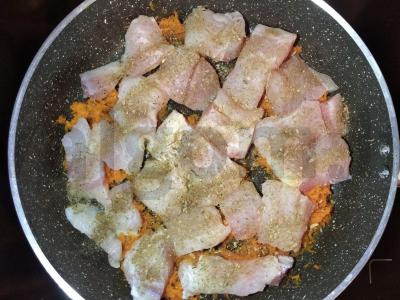 Pangasius pomidorų padaže Žingsnis 2