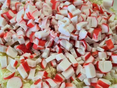 Salotos su krabų lazdelėmis ir Pekino kopūstu Žingsnis 2