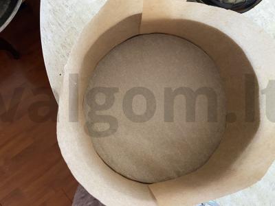 Rudai biskvitinis pyragas su cukraus sausainiais Žingsnis 8