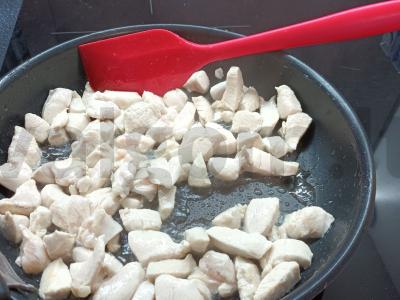 Makaronai su vištiena ir grybais grietinėlės-sūrio padaže Žingsnis 1