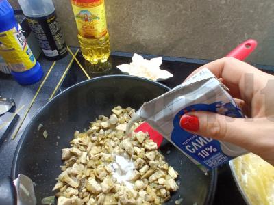 Makaronai su vištiena ir grybais grietinėlės-sūrio padaže Žingsnis 5