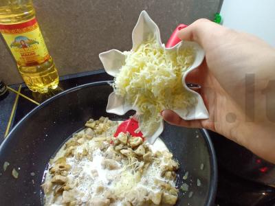 Makaronai su vištiena ir grybais grietinėlės-sūrio padaže Žingsnis 6